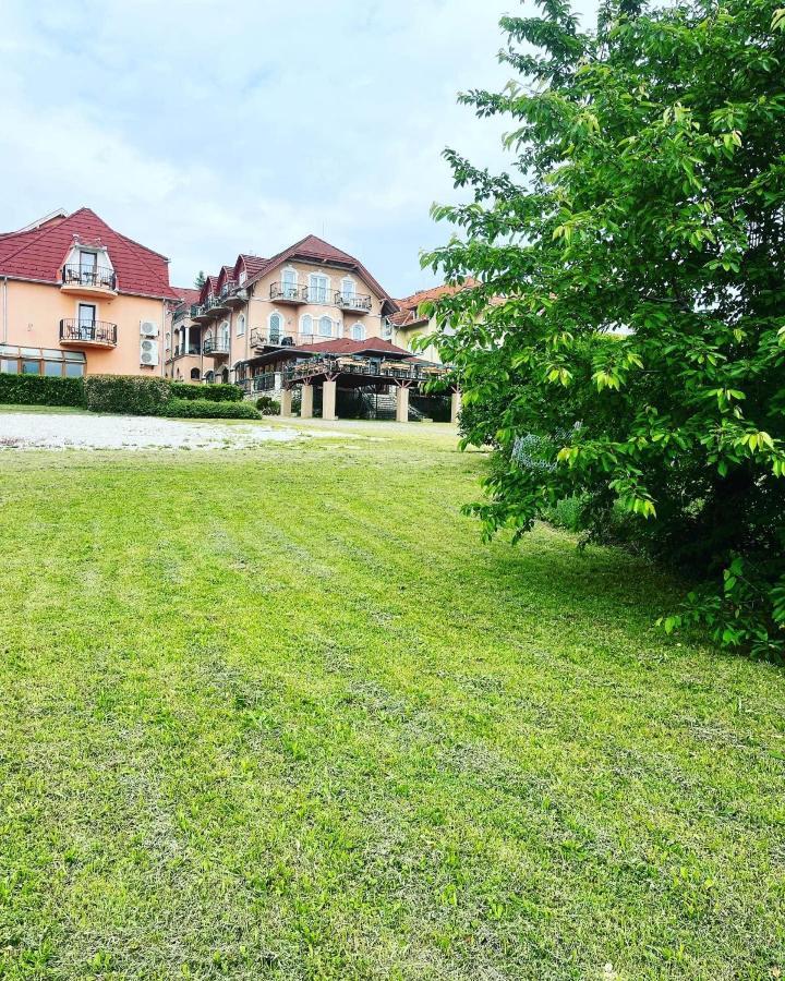 Fonix Wellness *** 1 A Epulet Bed & Breakfast Hévíz Екстериор снимка